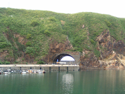 石崎漁港トンネル（国指定登録文化財）